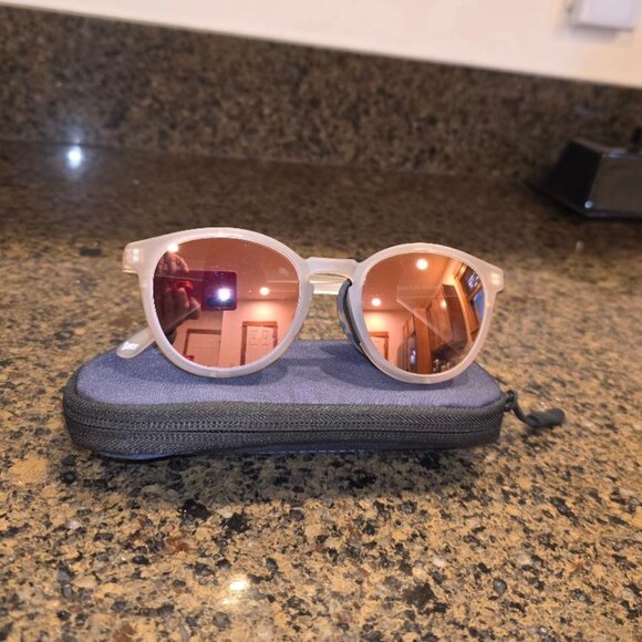 NWT $98 Sunski Tera Polarized Sunglasses with side shields and case